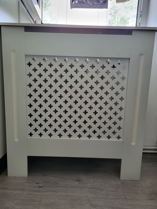 Mască decorativă  pentru radiator, albă confecționată din MDF