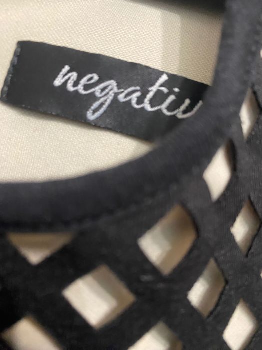 Стилна рокля на марка Negative