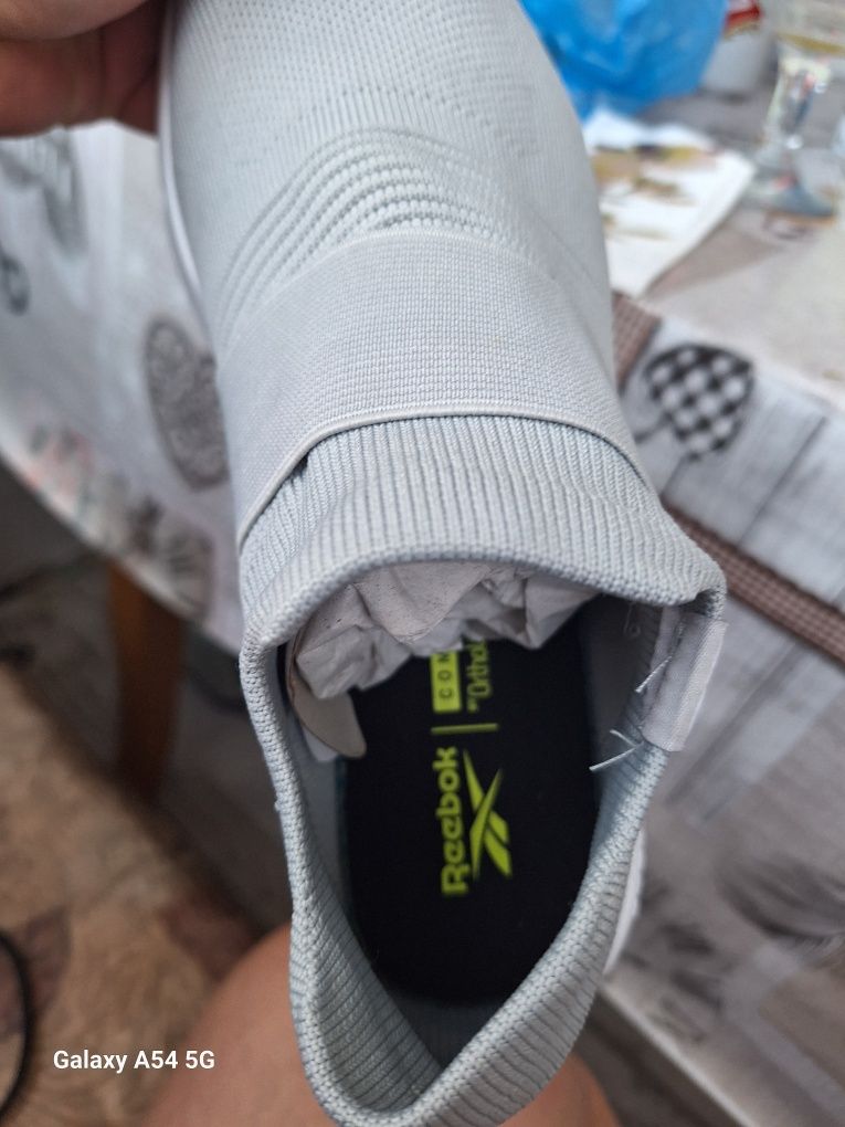 Дамски дишащи сникърси от плат на Reebok номер 37