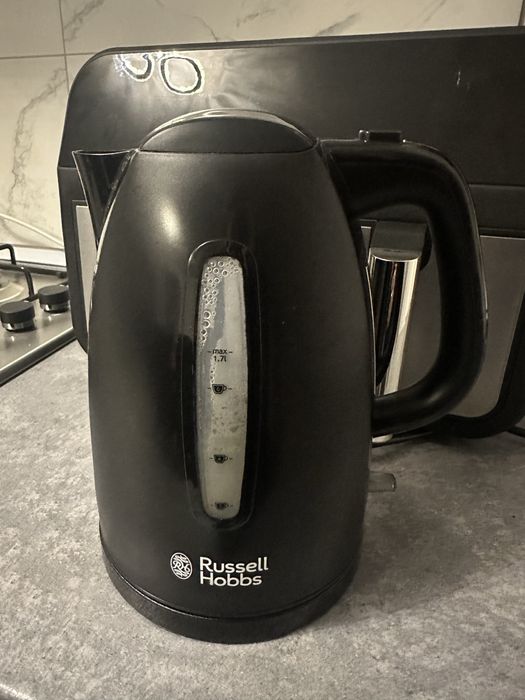 Fierbator de apa Russell Hobbs