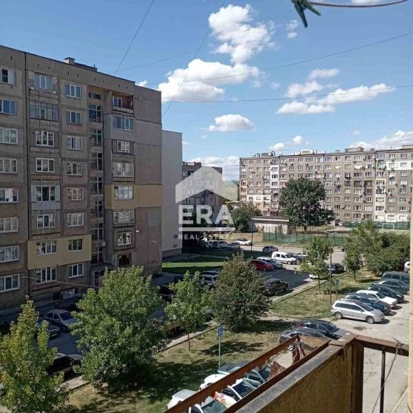 ЕРА Фаворит продава тристаен апартамент в Перник