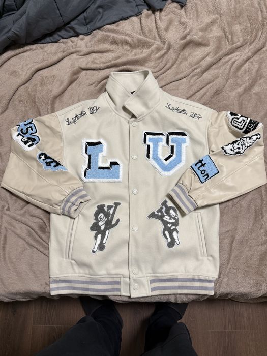 Louis Vuitton Яке