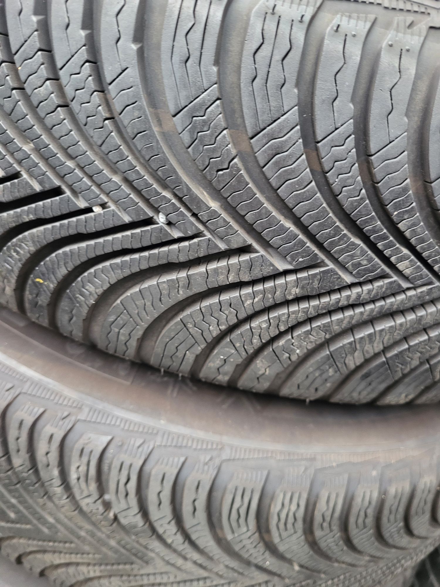 4 бр зимни 215/65/17 Michelin