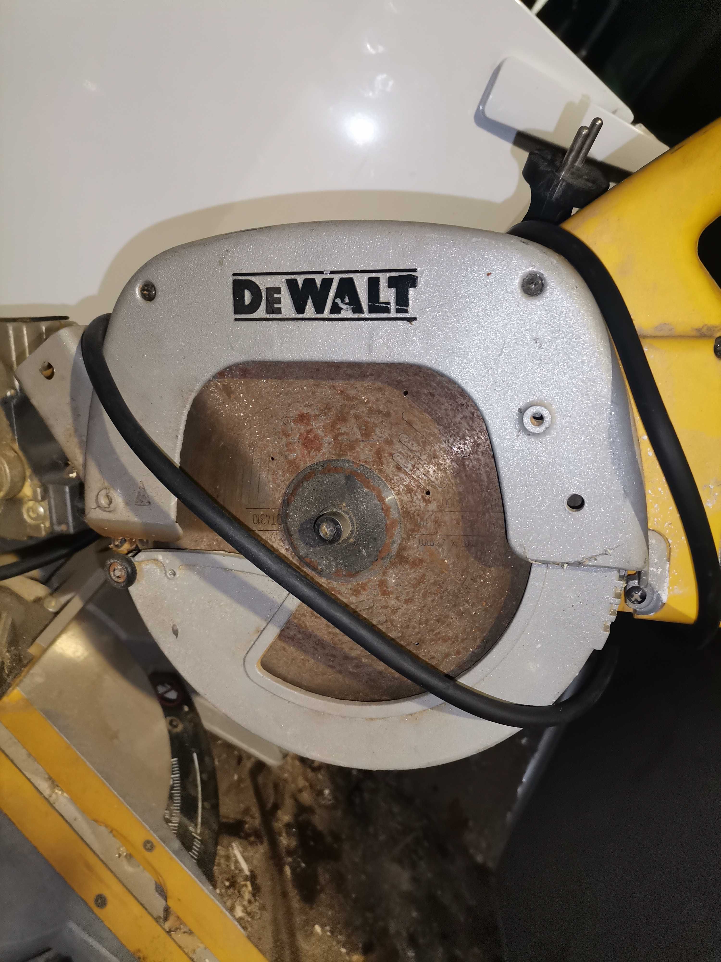 Fierăstrău circular staționar DEWALT original perfect funcțional