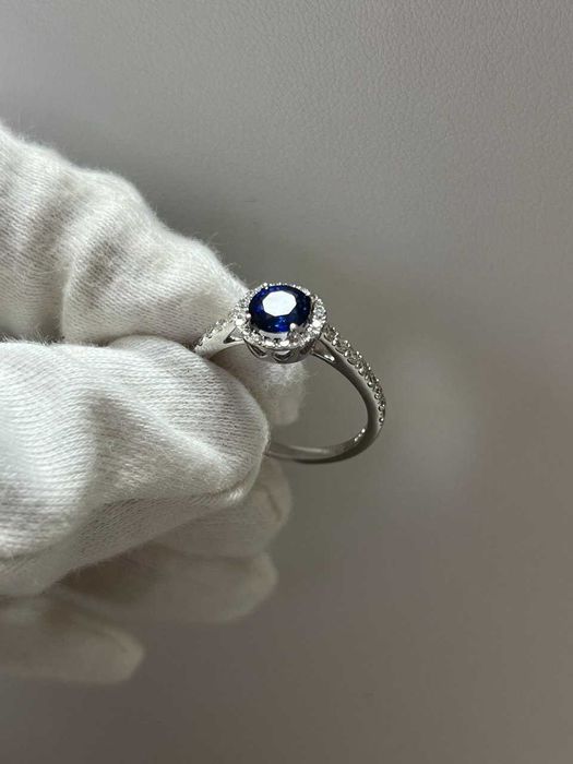 Кольцо с сапфиром и бриллиантами