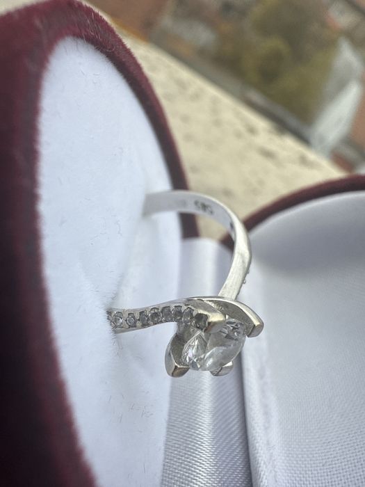 Годежен пръстен от бяло злато