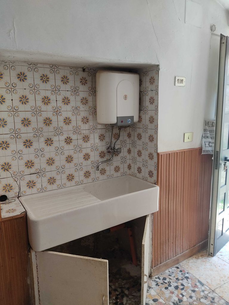 Продава се Къща в Банкя - 59 кв.м за 167 €/кв.м - Снимка #2