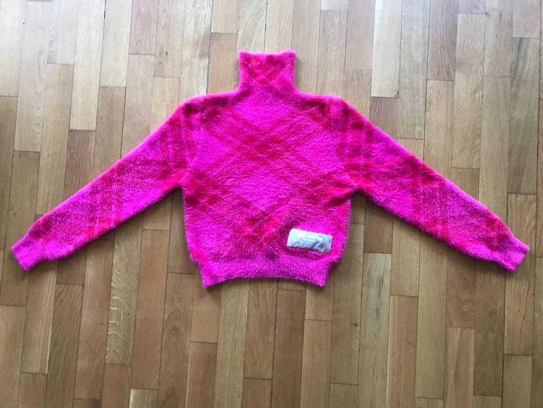Розов мек пуловер