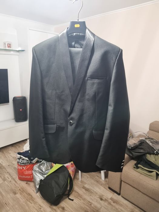 Vând costum ceremonie