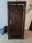 Usa metalica apartament
