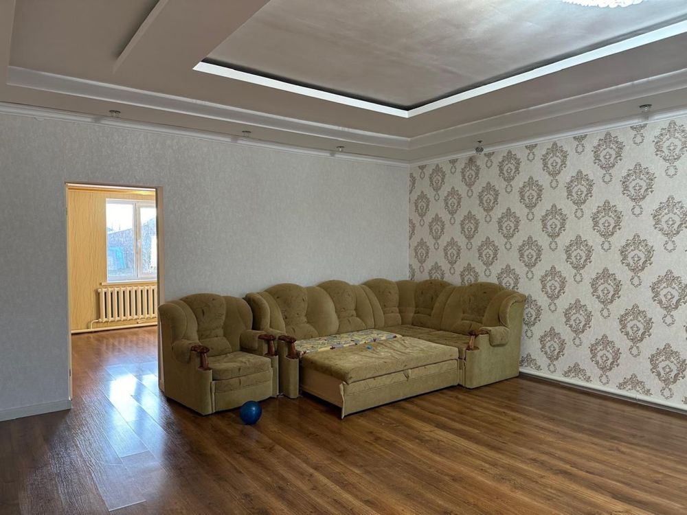 Продам купейный шкаф и диван не дорого