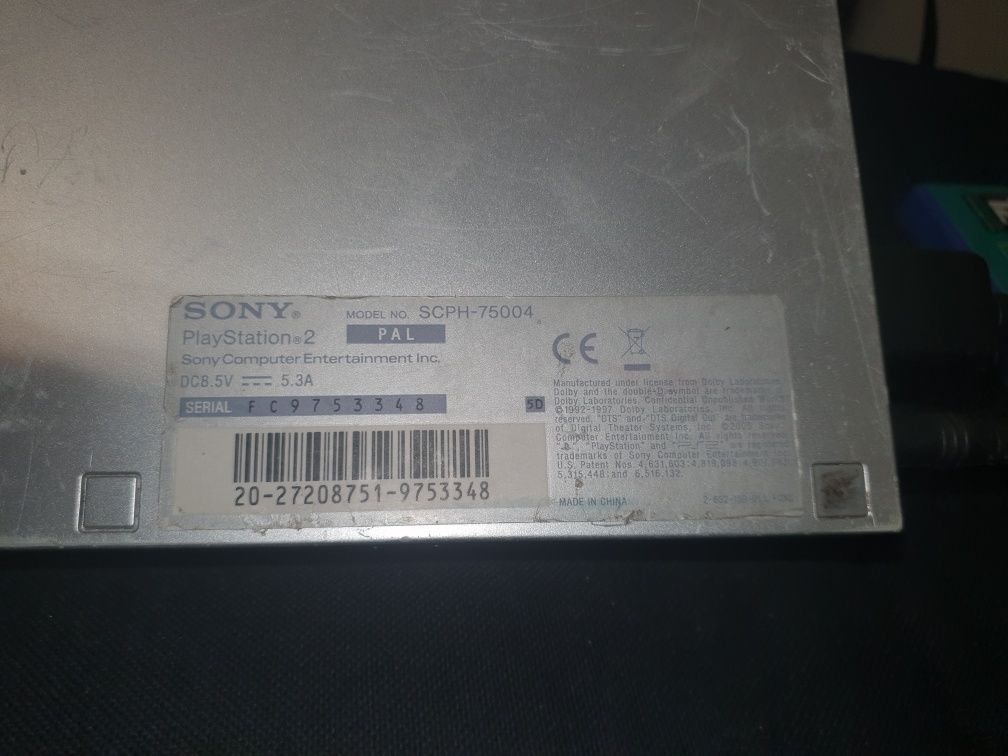 PS 2 slim gri metalizat 2 controlere , camera video