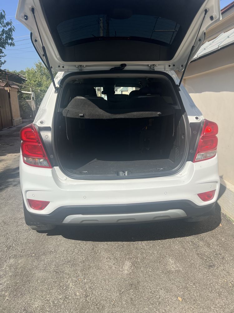 Tracker 1 sotiladi 2019