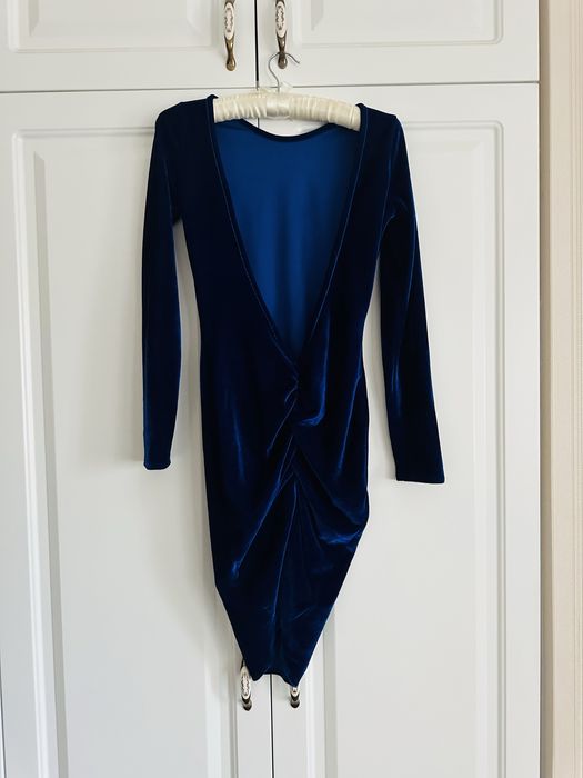 Rochie din catifea , masura S , cu spatele gol