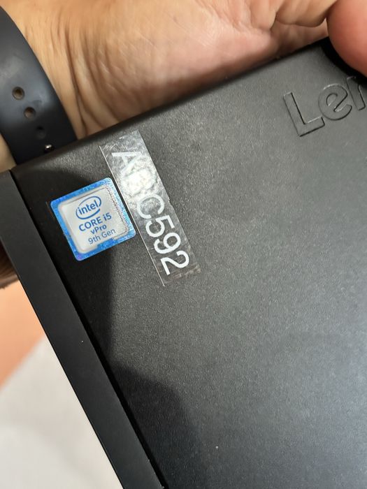 Mini pc/nuc Lenovo cu procesor  i5-9500T•