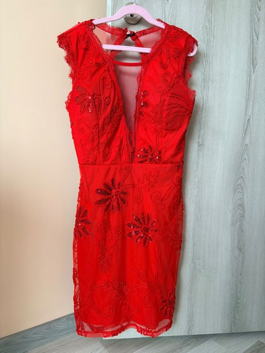 Дамска червена рокля с пайети