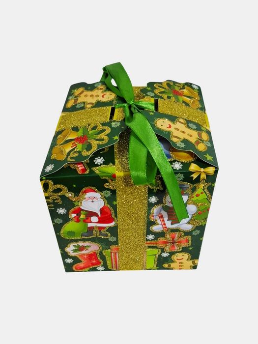 Qizil rangli, Qorbobo va bayramona bezaklar tasvirlangan sovg'a qutisi