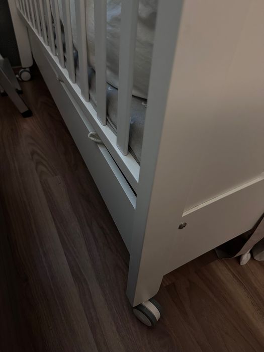 Patut bebe Anne Bebe cu roti și sertar