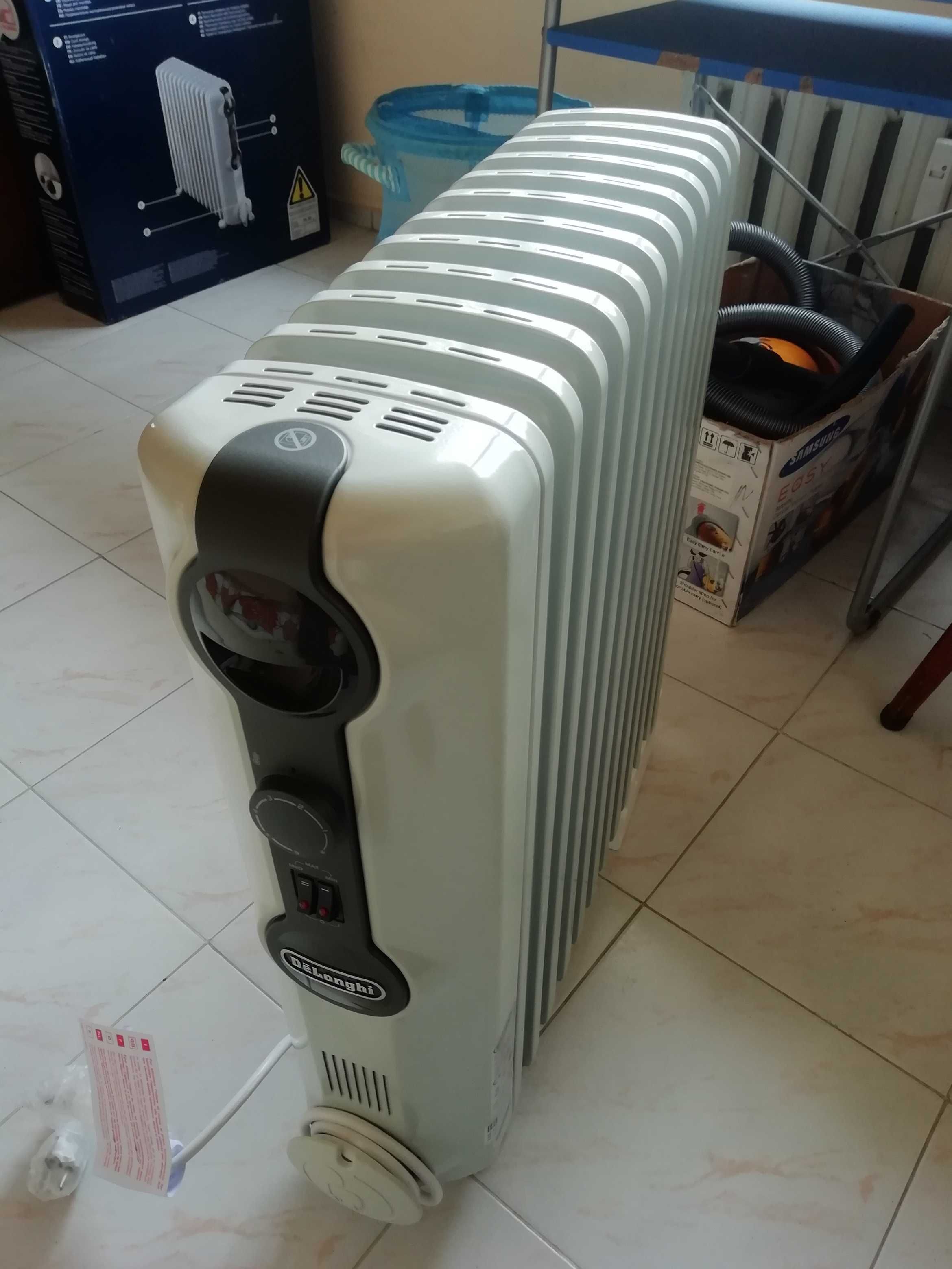 Маслен радиатор DeLonghi TRRS1225
