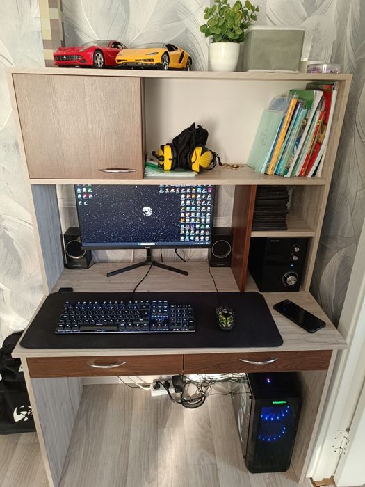 Компьютерный стол