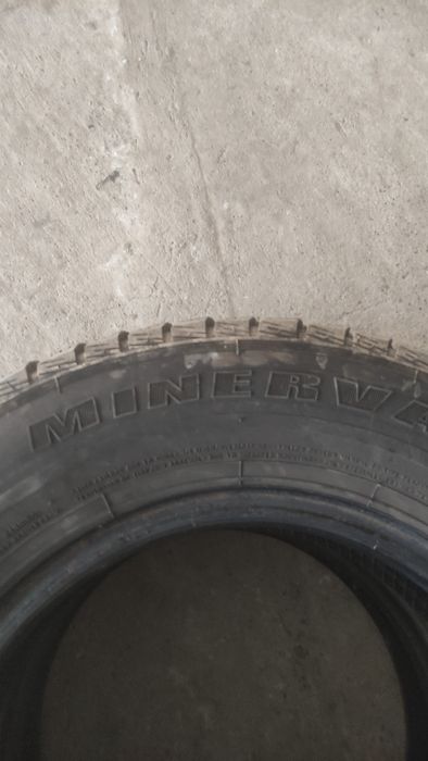 Vînd 2 cauciucuri de remorcă platformă