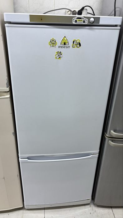 Продам  Холодильник с моризильной камерой Indesit хорошими состоянии.