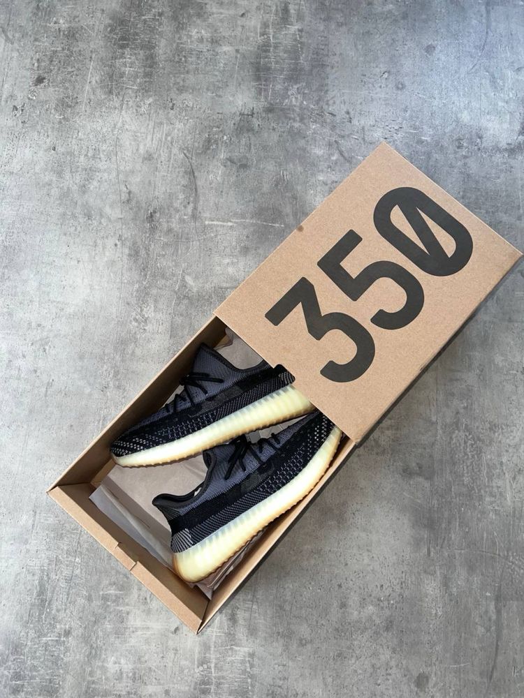 Отново Yeezy Boost 350 V2 CARBON