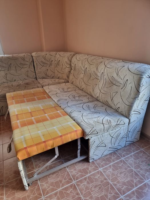 Разтегателен диван