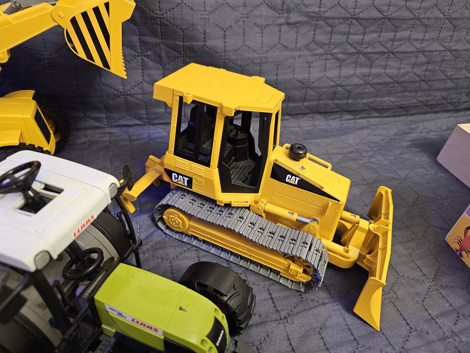 Tractor Bruder pt copii, model Class Nectis 267F