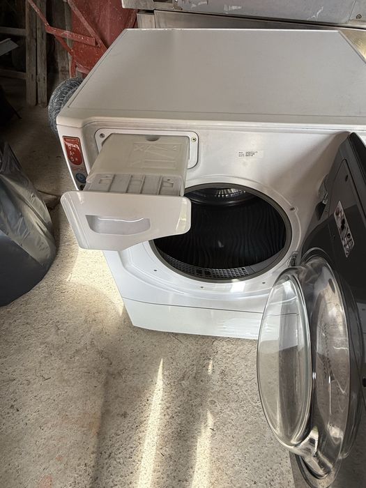 Uscator Ariston 9kg A+