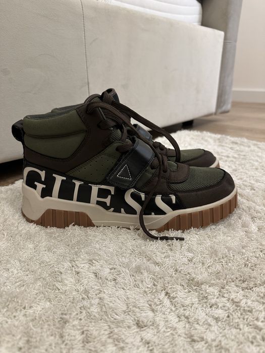 Vand adidasi noi Guess adusi din State , marime 42,5