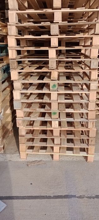 Vând paleti diferite dimensiuni