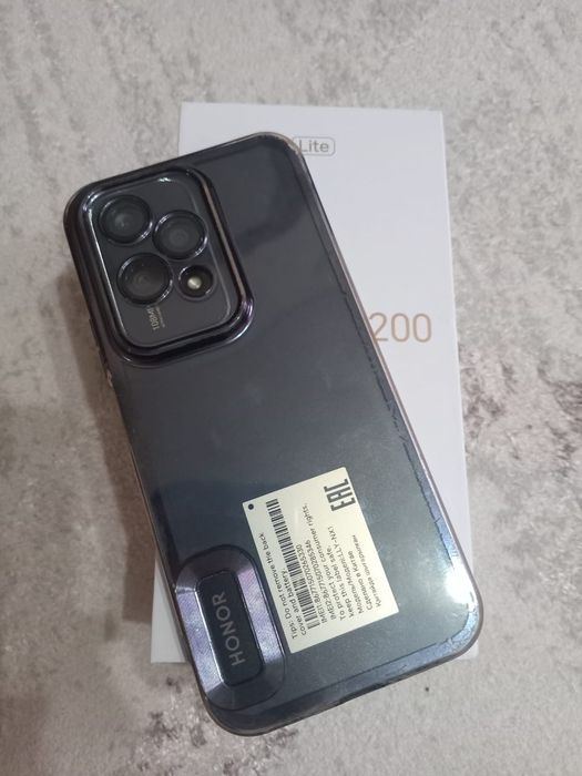 Продам телефон Honor 200 lite почти новый