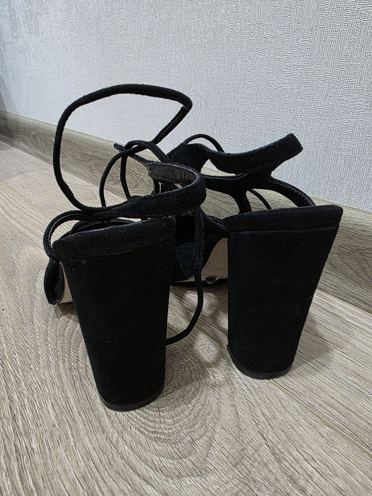 Замшевые туфли ZARA