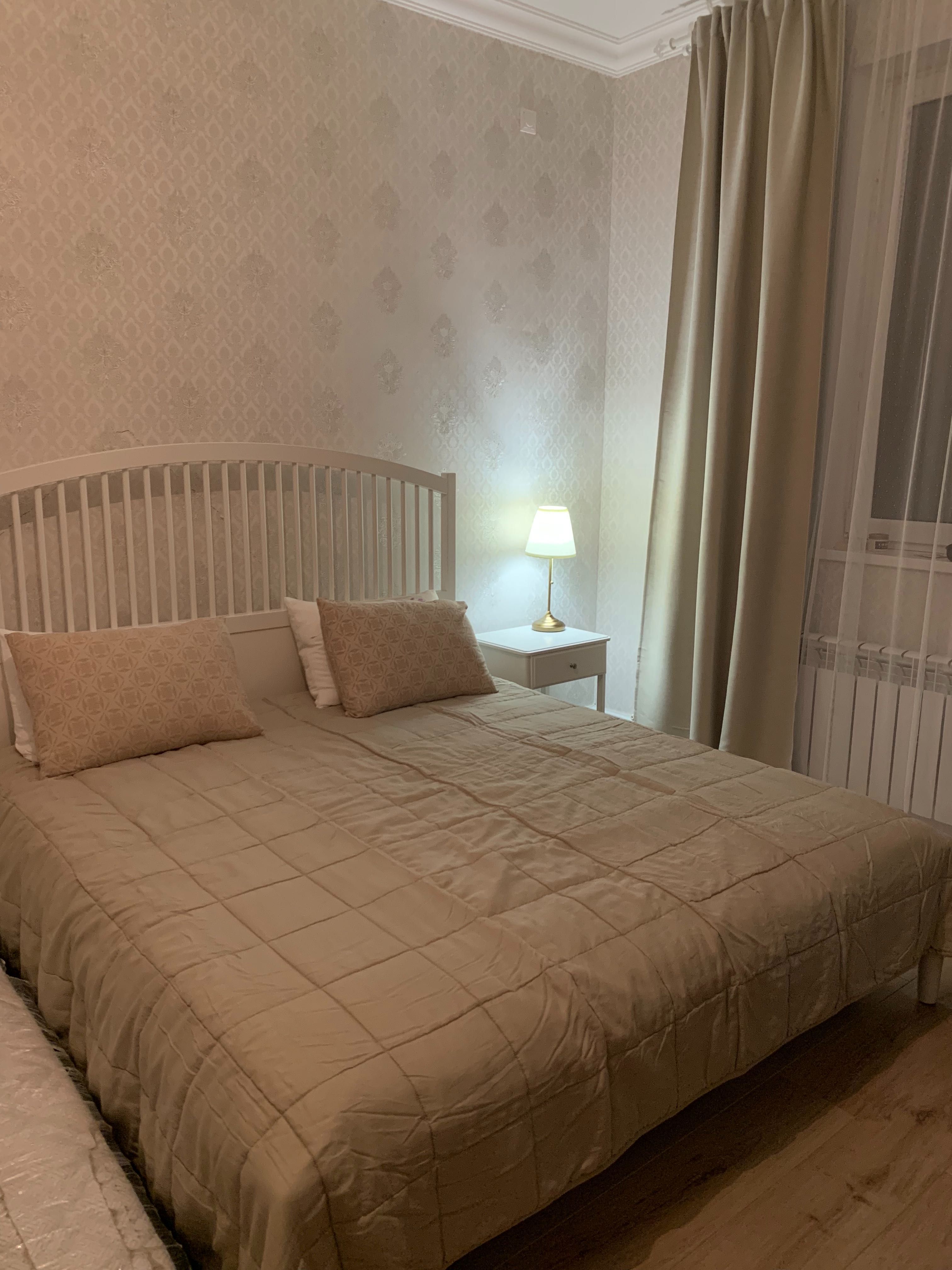 Двуспальная кровать IKEA ТИССЕДАЛЬ 180x200 см (почти новая)