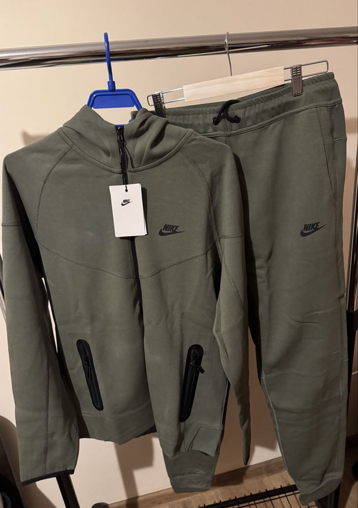 Nike tech fleece на 75 лв екипа