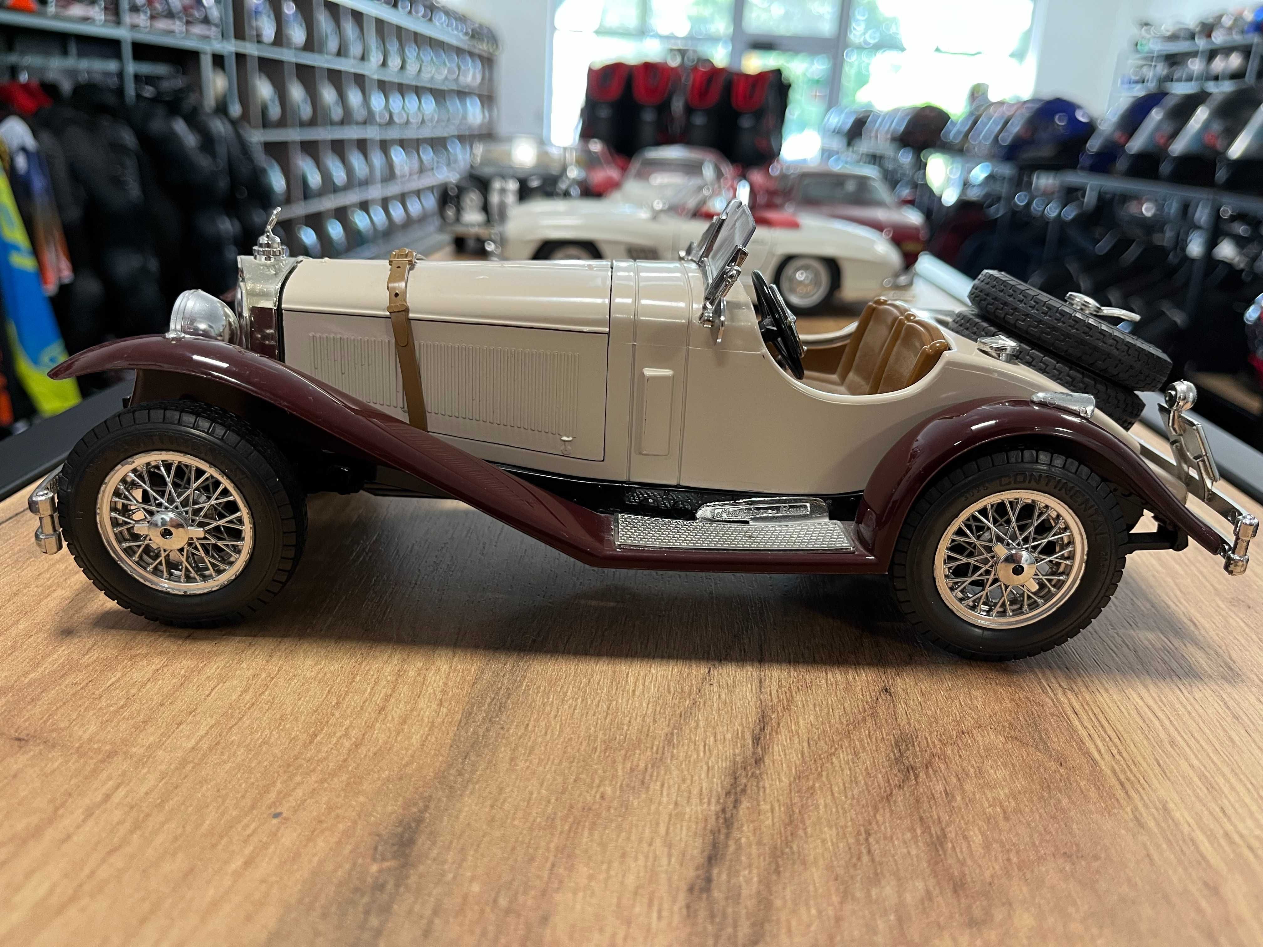 BBURAGO метална колекционерски  модел MERCEDES BENZ SSK 1928г. 1:18