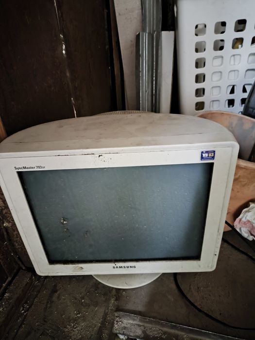 Мониторы компьюторные  старые