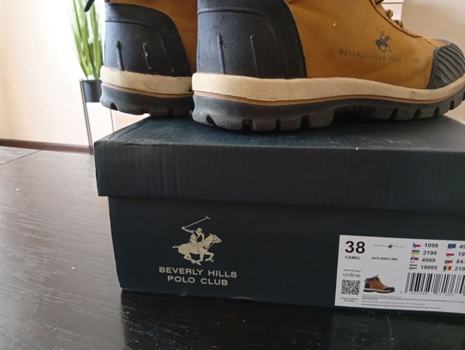 Продавам детски зимни боти Polo Club и кецове на Nike+ подарък