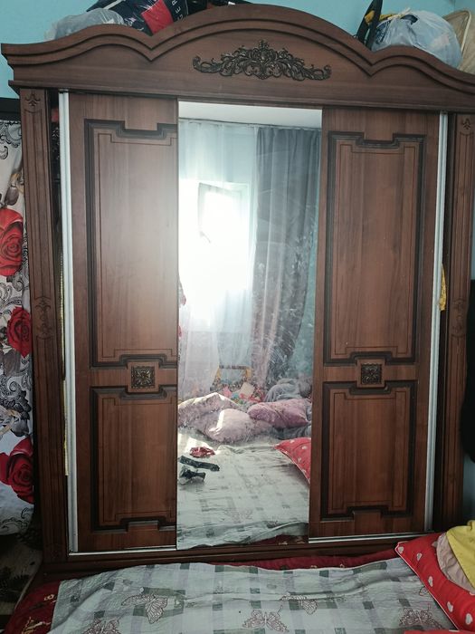 Шкоф гарнутир битта узи сотилади.