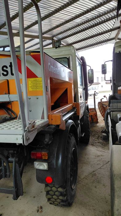 Unimog Mercedes echipat