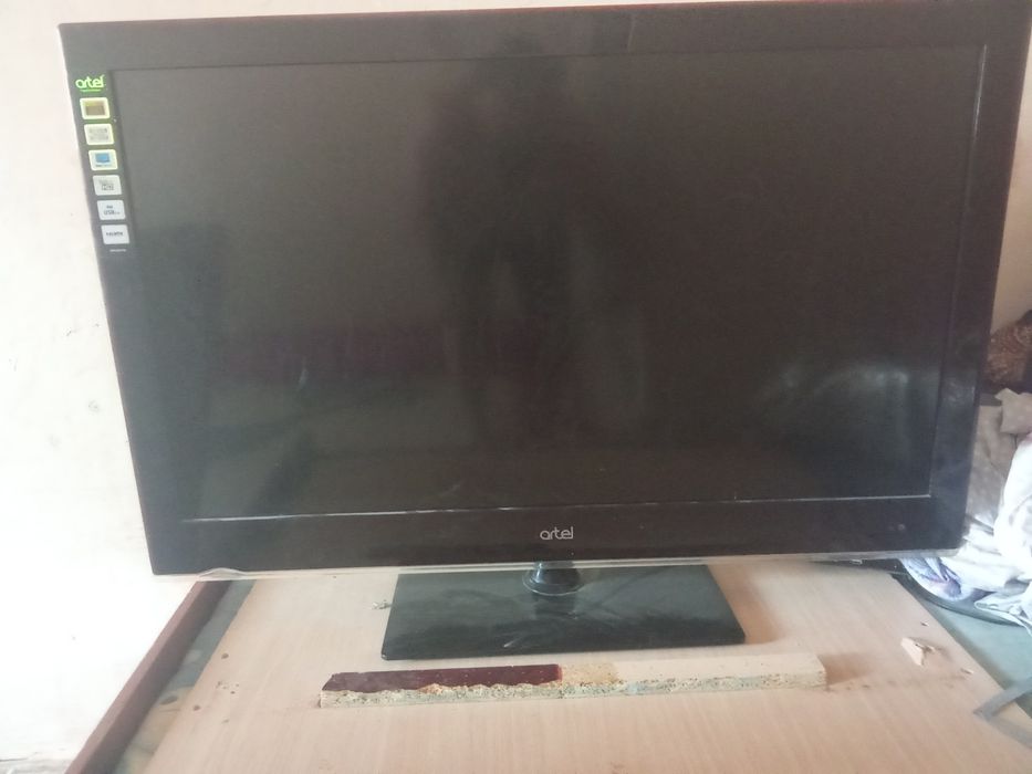 Televizor yangi xolatda