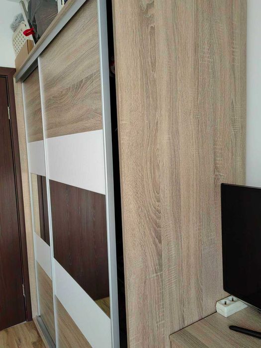 Продавам гардероб в отлично състояние