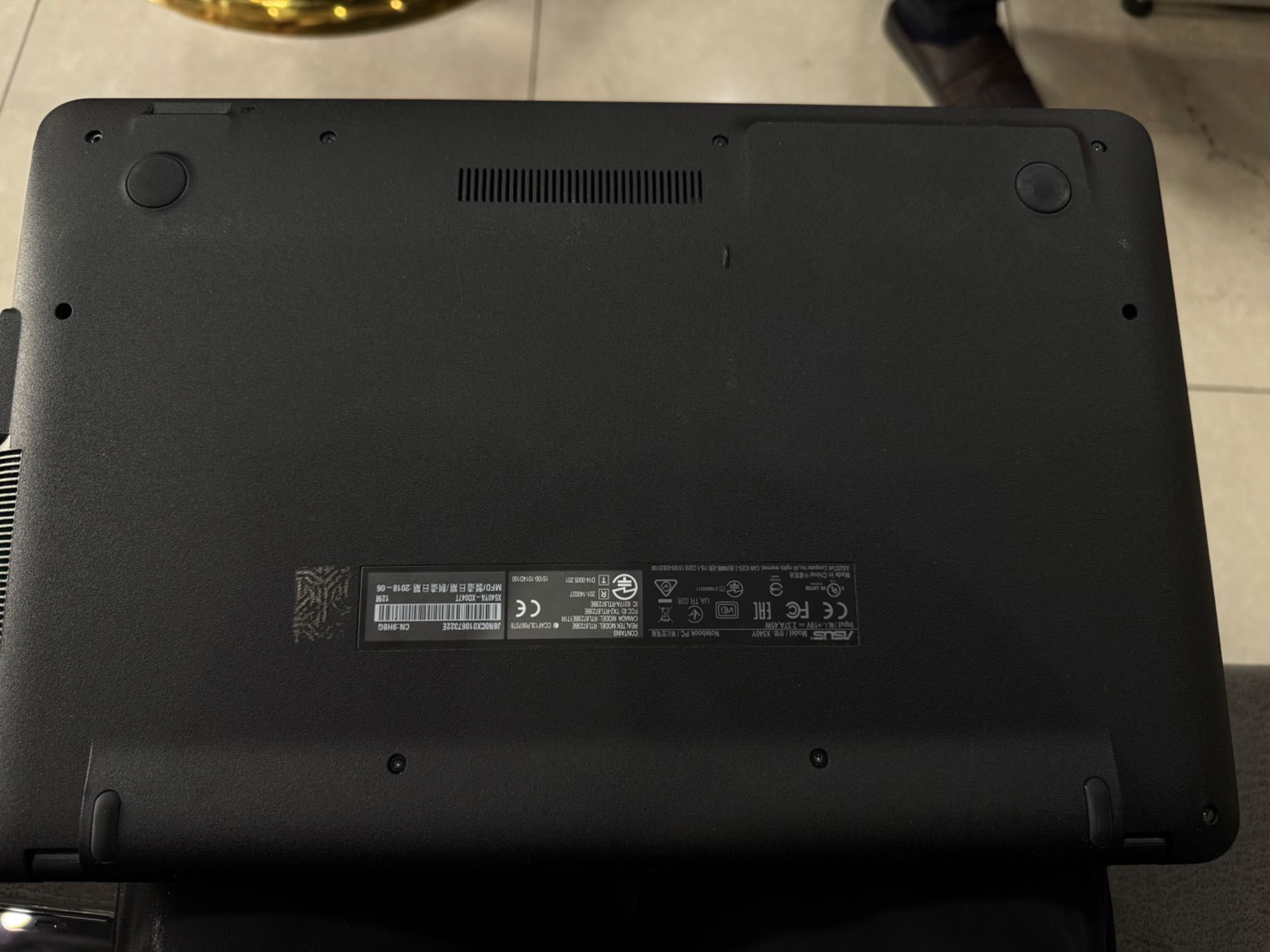 ASUS X540YA Noutbuki (2 GB RAM, AMD E-1 7010 Protsessor, DDR3)