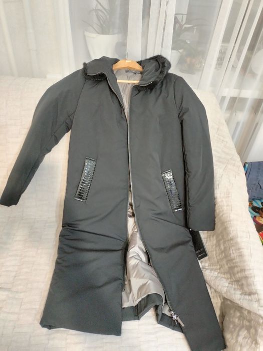 Продам пуховик новую