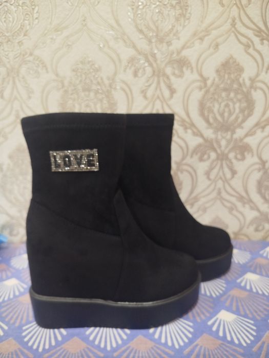 Продам женские полусапожки,новые