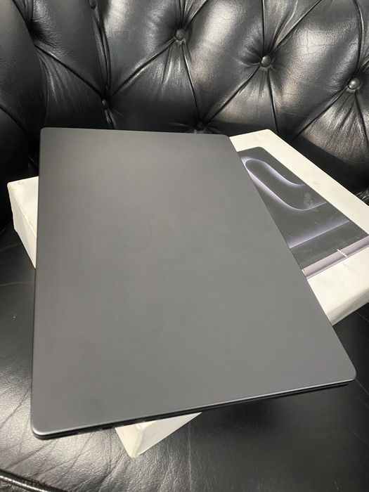 MacBook Pro 16-inch/ M4 Pro / 48 Gb RAM / 512 Gb / Black / Ca nou