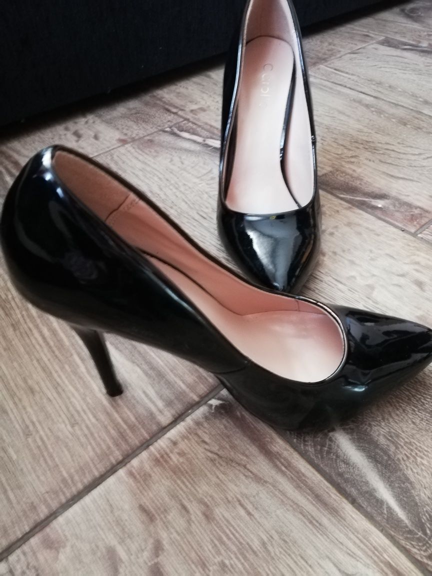 Pantofi stiletto