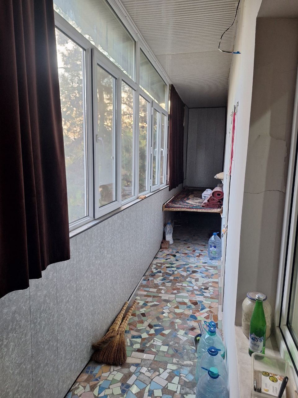 Тошкент шахрида тезда 3 хонали уй сотилади 2 та балкон мебел телевизор