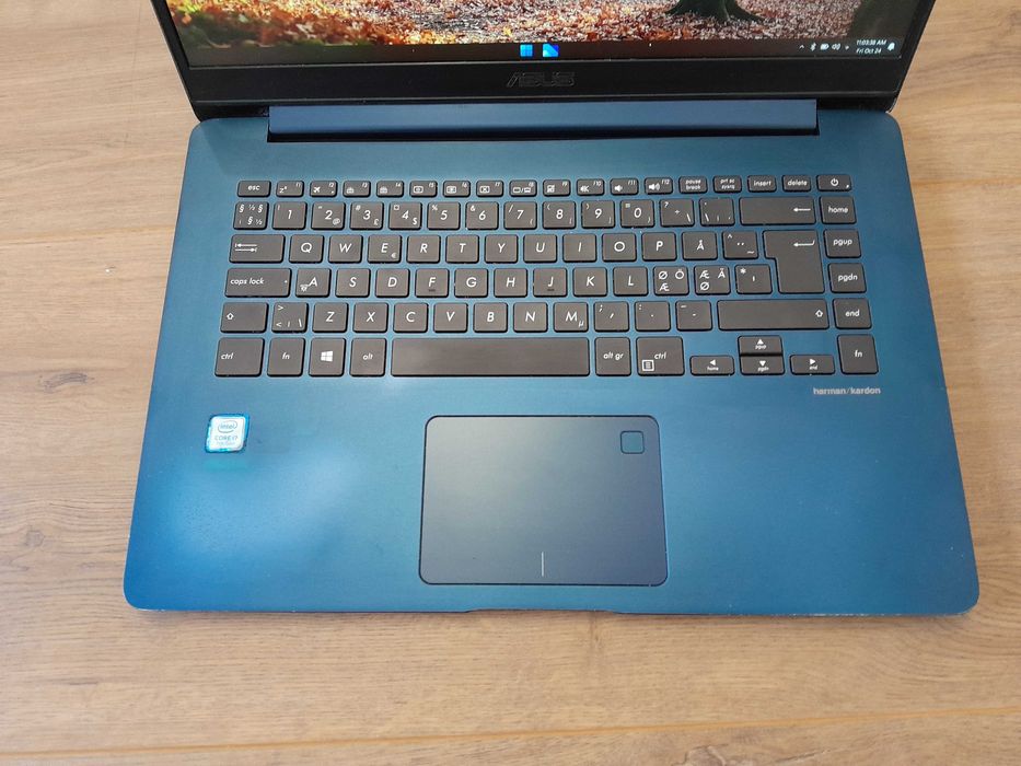 Asus Zenbook UX530UX , 15,6 Fhd ,i7 7500U , 8 gb ram , Gtx 950 2 Gb